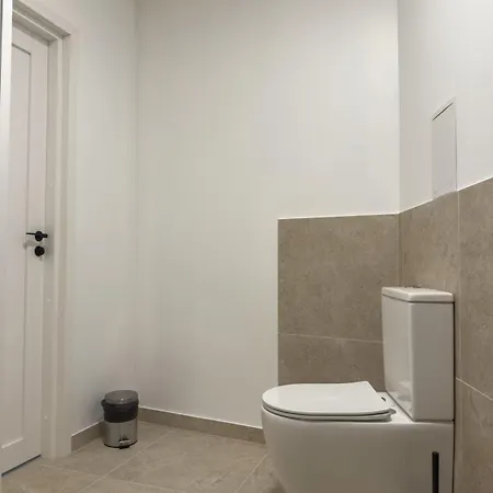 Prime Location In Old Town *